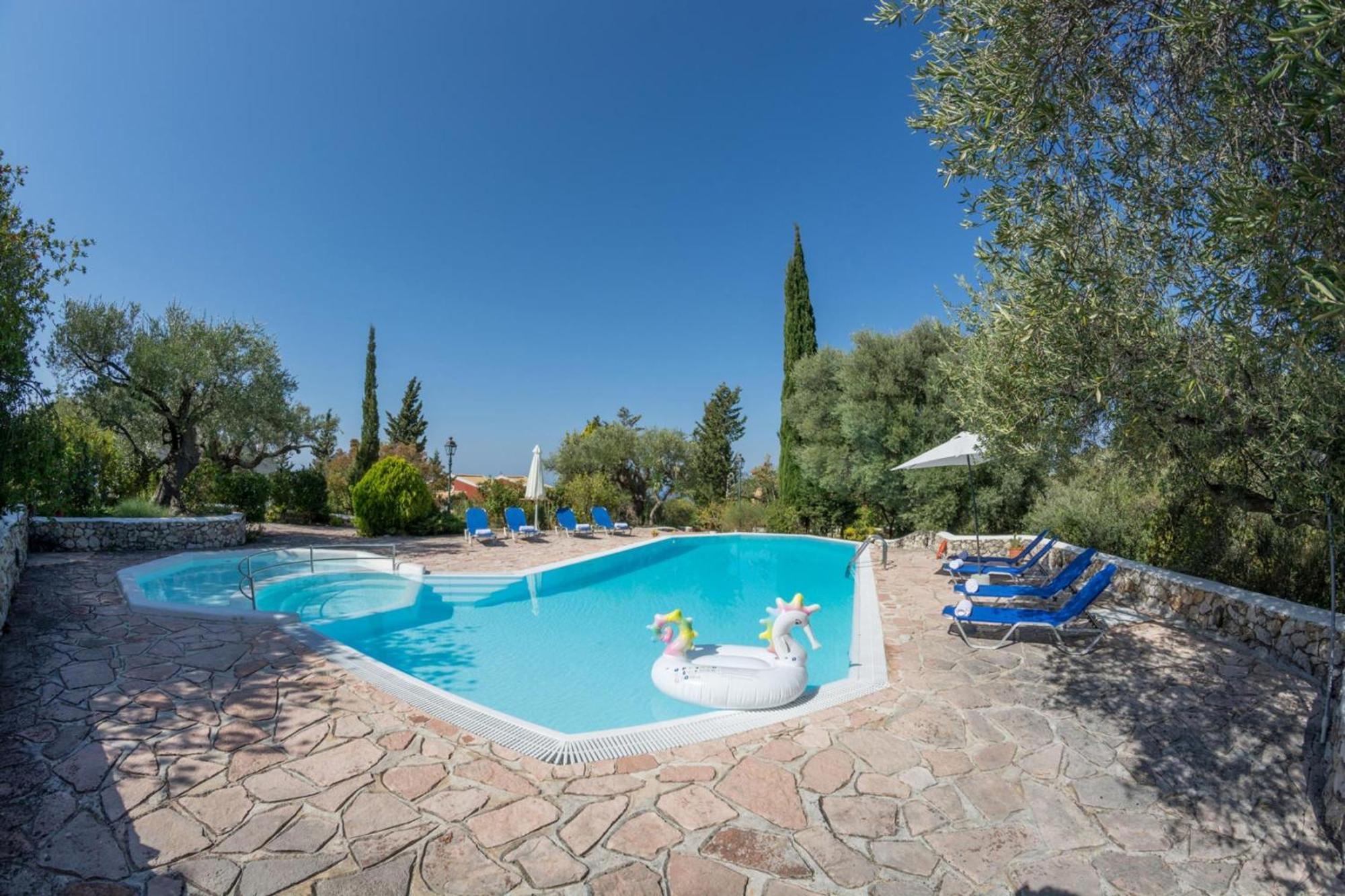 Agios Nikitas Villas エクステリア 写真