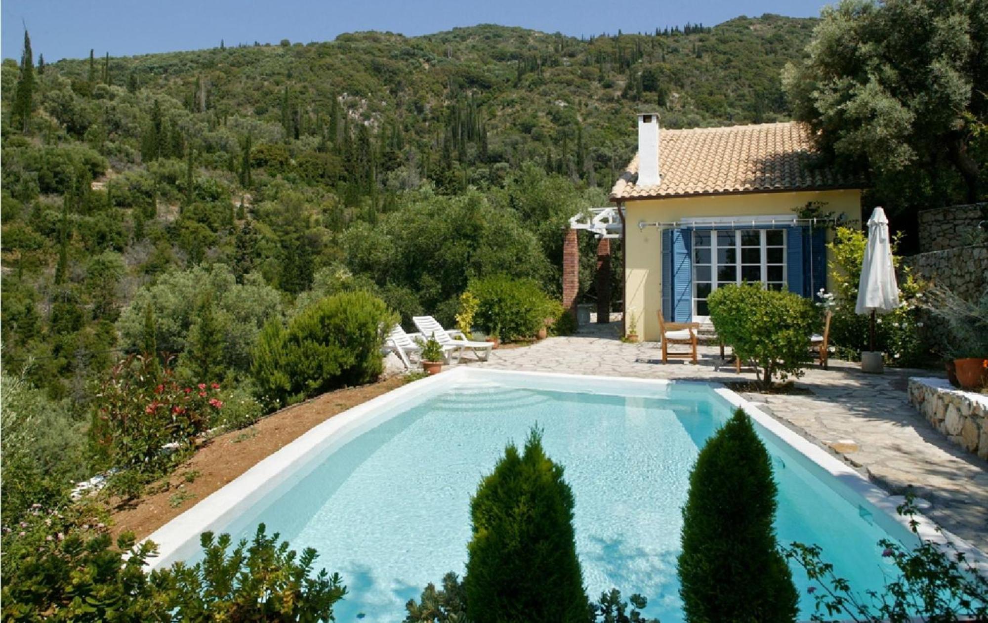 Agios Nikitas Villas エクステリア 写真