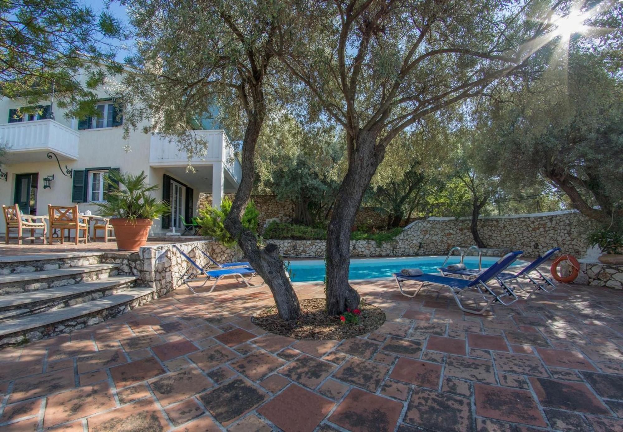 Agios Nikitas Villas エクステリア 写真
