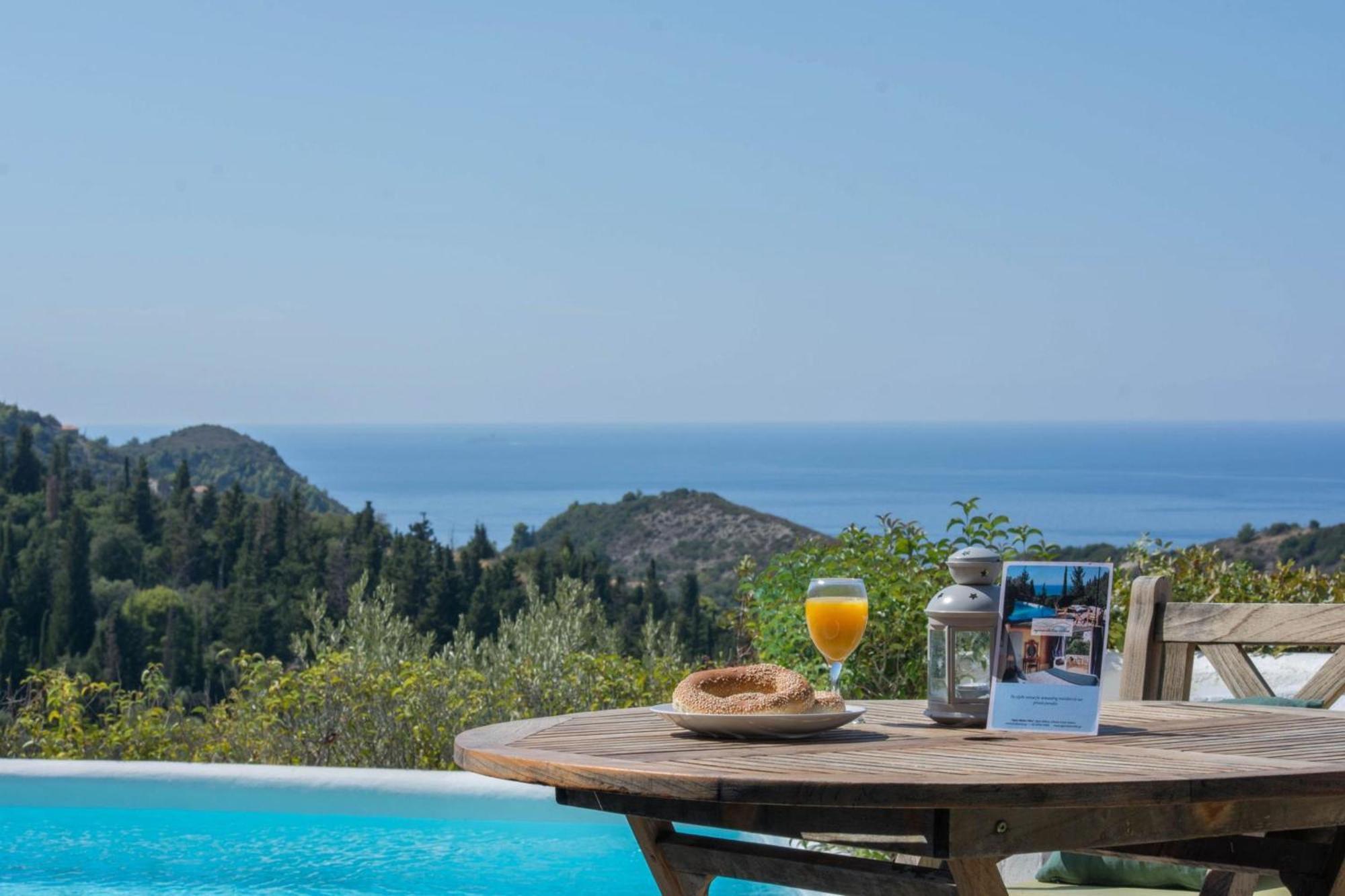 Agios Nikitas Villas エクステリア 写真