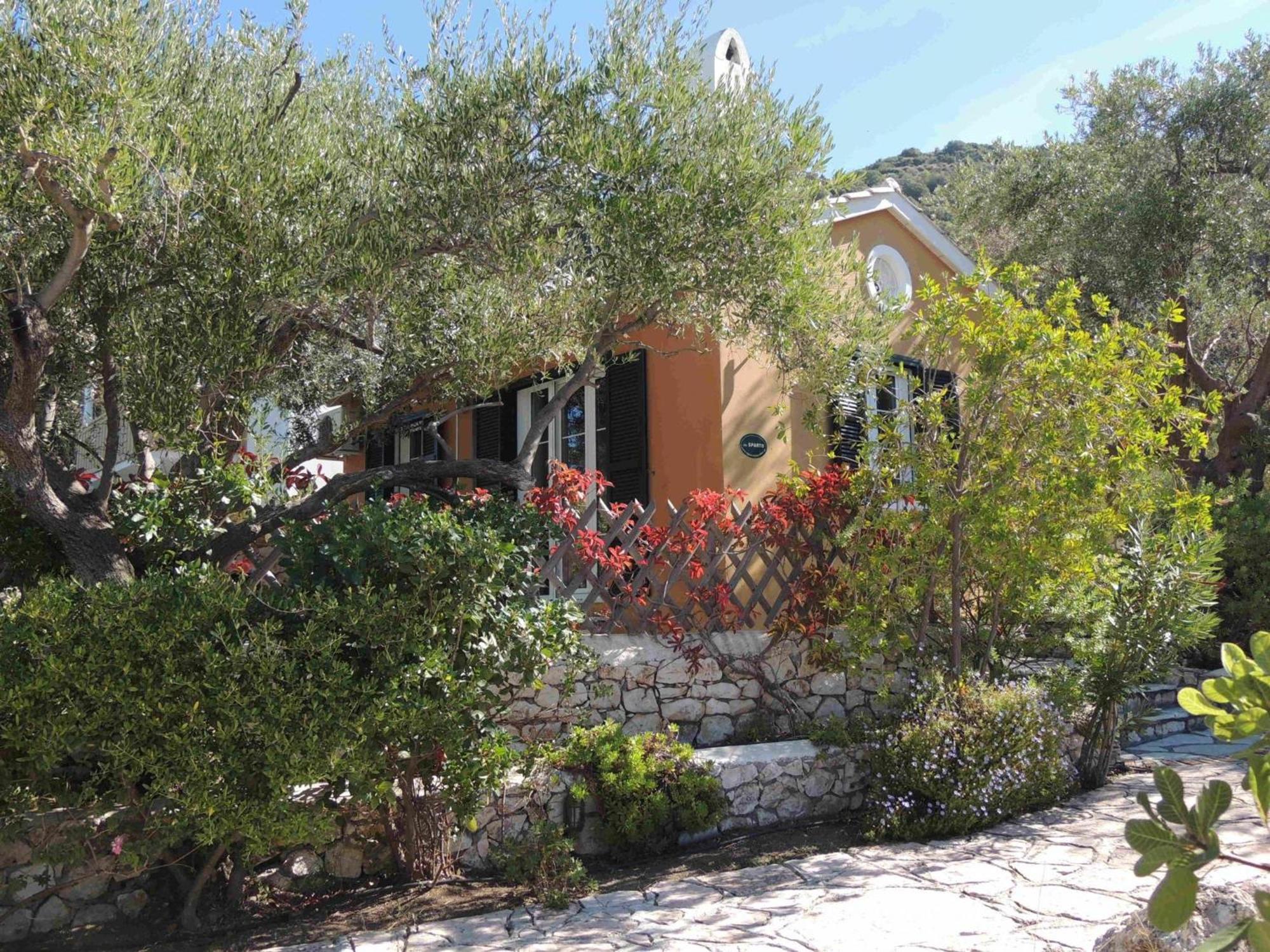 Agios Nikitas Villas エクステリア 写真