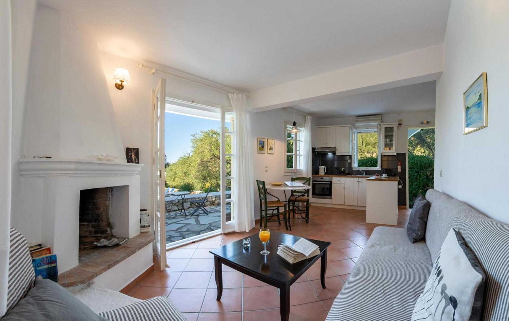 Agios Nikitas Villas エクステリア 写真