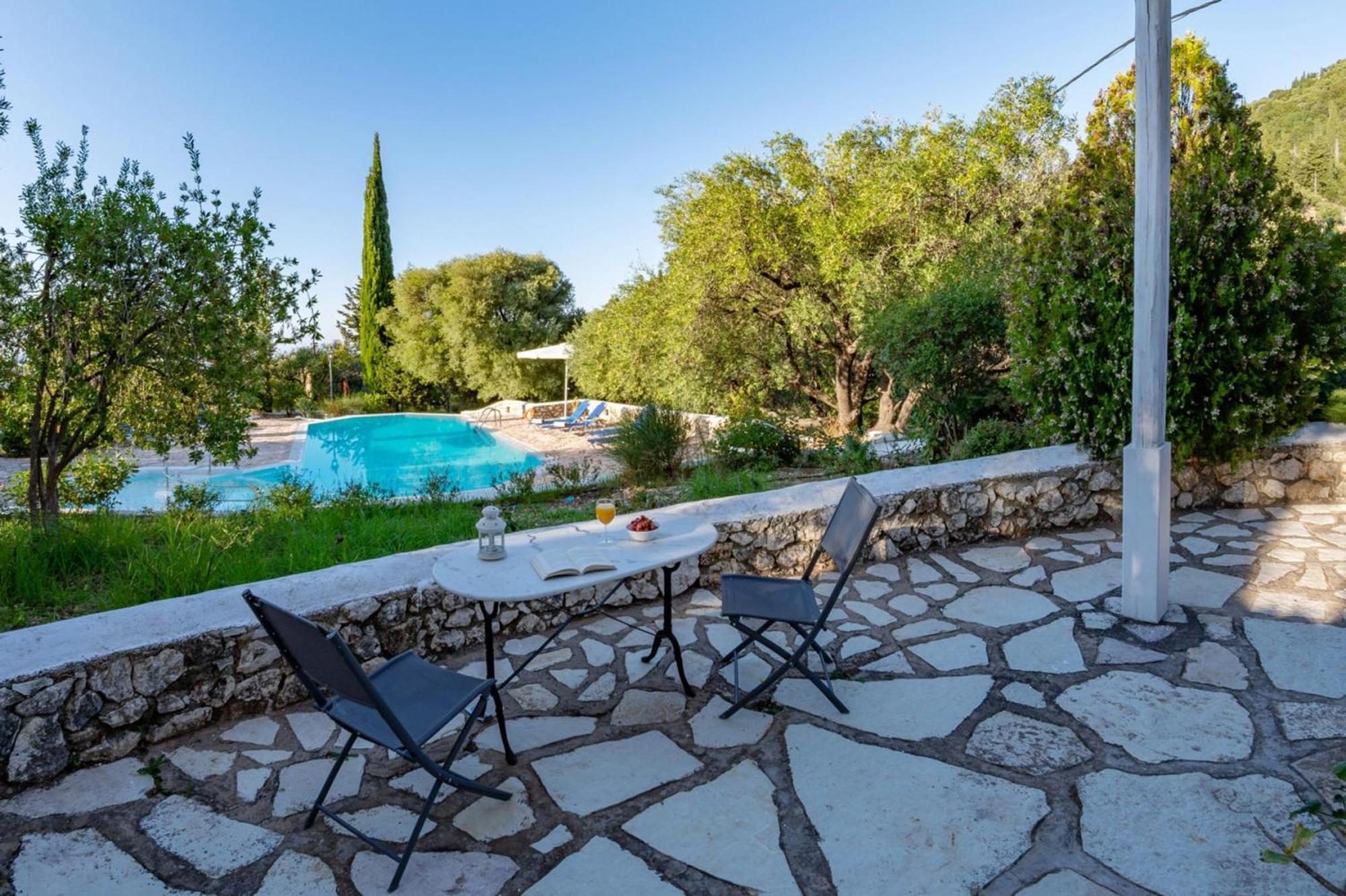 Agios Nikitas Villas エクステリア 写真